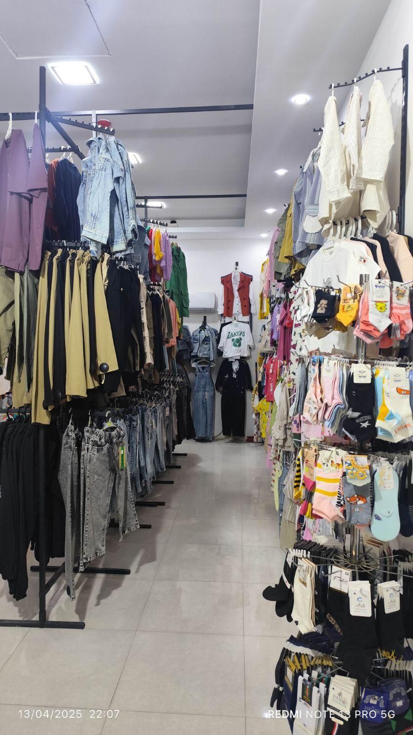 واگذاری کامل فروشگاه پوشاک بچگانه بعلت مهاجرت|کفش و لباس بچه|طبس, |دیوار