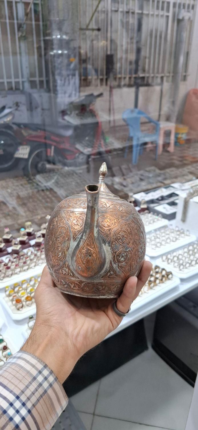 قوری مسی وست چای خوری وساعت رومیزی قدیمی|کلکسیون اشیاء عتیقه|بیرجند, |دیوار