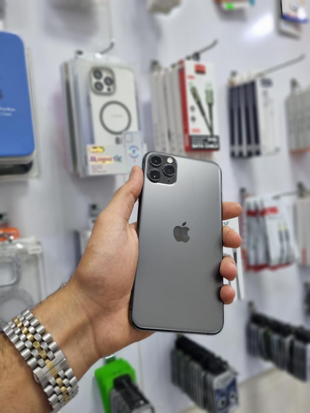 اپل iPhone 11 Pro Max با حافظهٔ ۲۵۶ گیگابایت|موبایل|رشت, معلم|دیوار