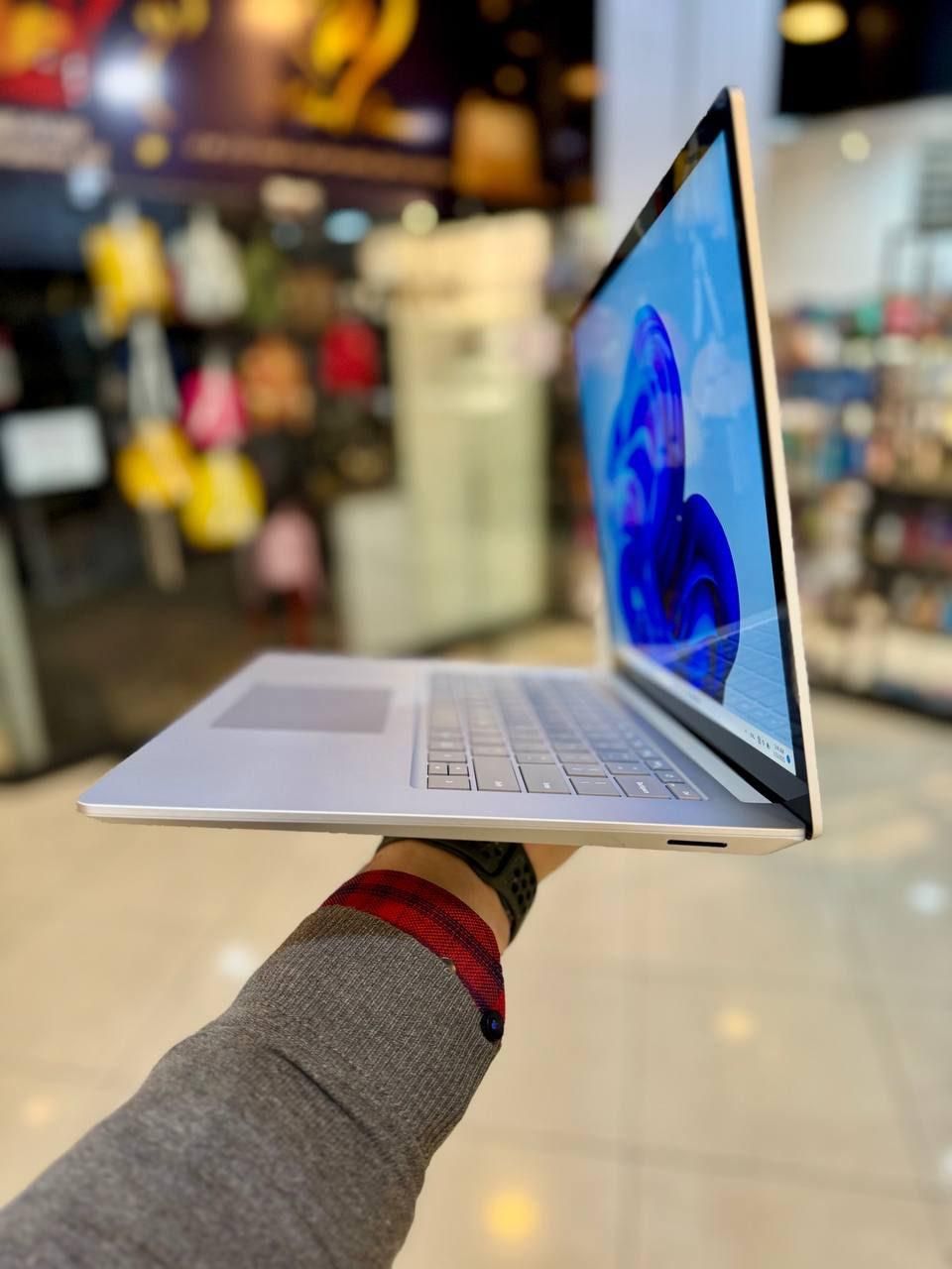 سرفیس لپتاپ ۳ نقره ای مشکی i7-16-512|رایانه همراه|تهران, کوی مهران|دیوار