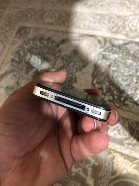 اپل iPhone 4s با حافظهٔ ۱۶ گیگابایت|موبایل|اصفهان, دانشگاه اصفهان|دیوار