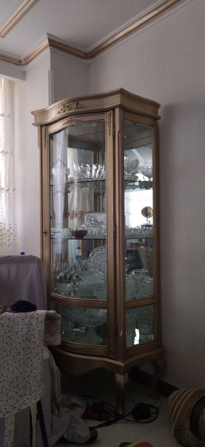 مبلمان استیل ۷ نفره به همراه ۲ میزبان و ویترین|مبلمان خانگی و میز عسلی|تهران, آبشار|دیوار