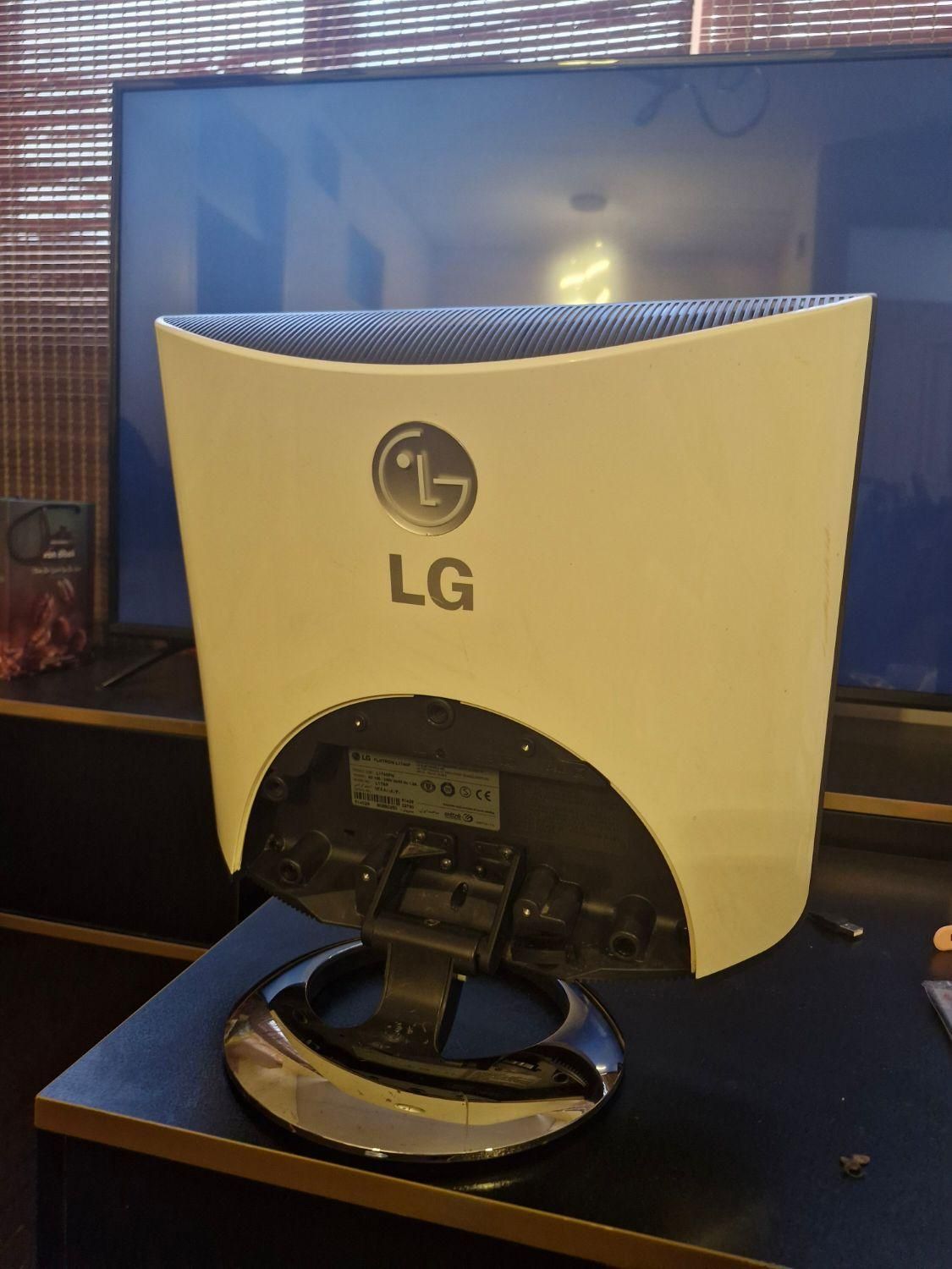 مانیتور ۱۷ اینچ LG و کیبورد در حد نو|قطعات و لوازم جانبی رایانه|تهران, نواب|دیوار