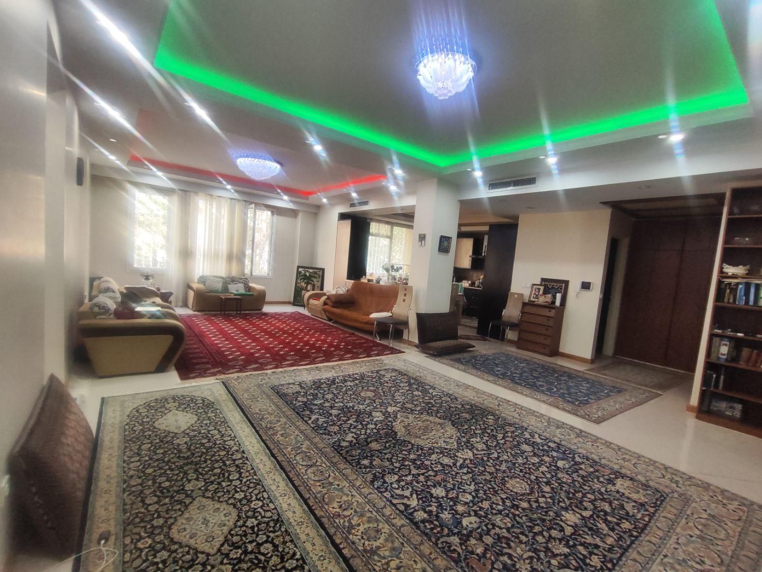 اجاره آپارتمان ۱۶۱ متری ۳ خوابه لوکیشن عالی|اجارهٔ آپارتمان|تهران, شهرک محلاتی|دیوار