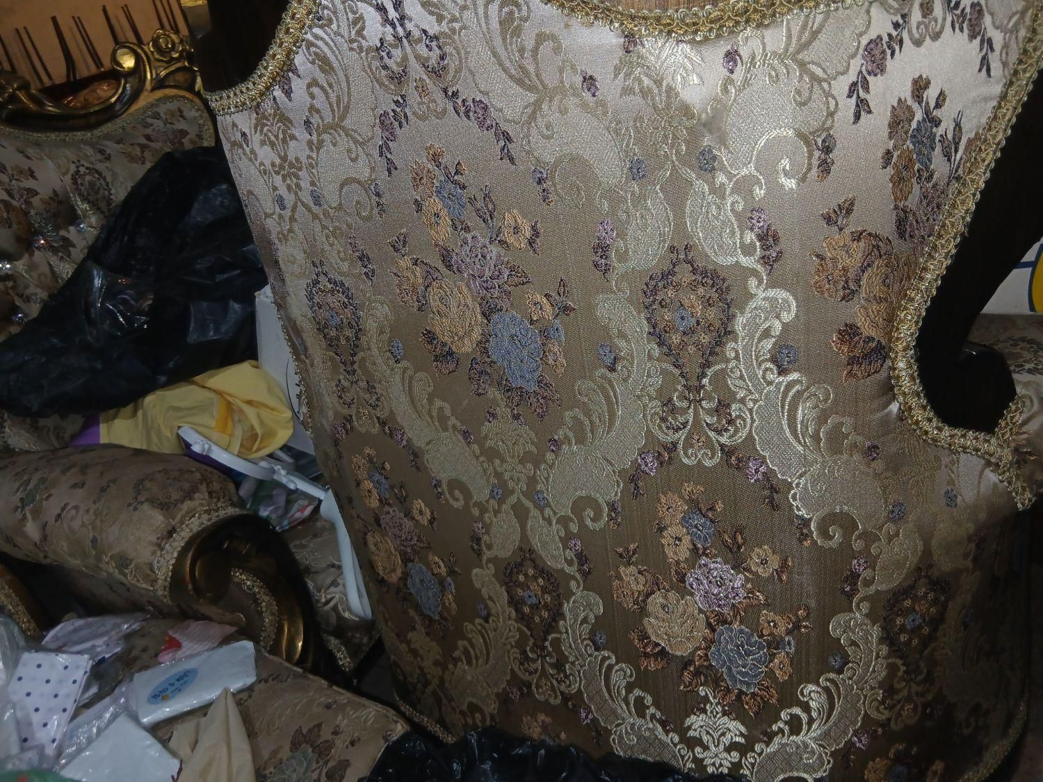 مبل سلطنتی ۷ نفره با ۱ میزبان میز وسط و دوتا عسلی|مبلمان خانگی و میز عسلی|قائم‌شهر, |دیوار