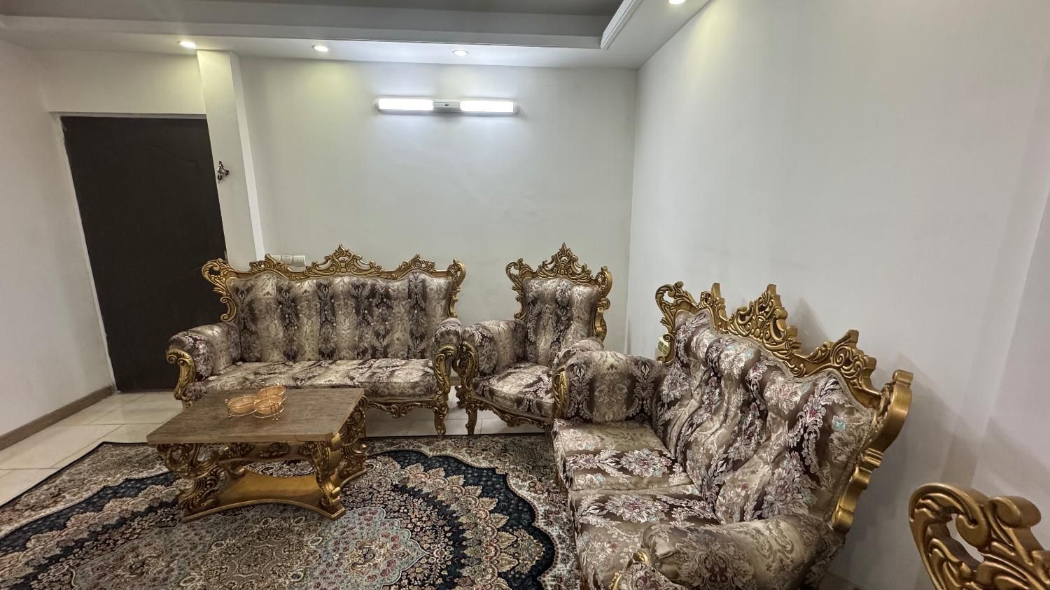 فروش مبلمان سلطنتی کارکرده + ناهارخوری ۴ نفر|مبلمان خانگی و میز عسلی|تهران, صاحب الزمان|دیوار