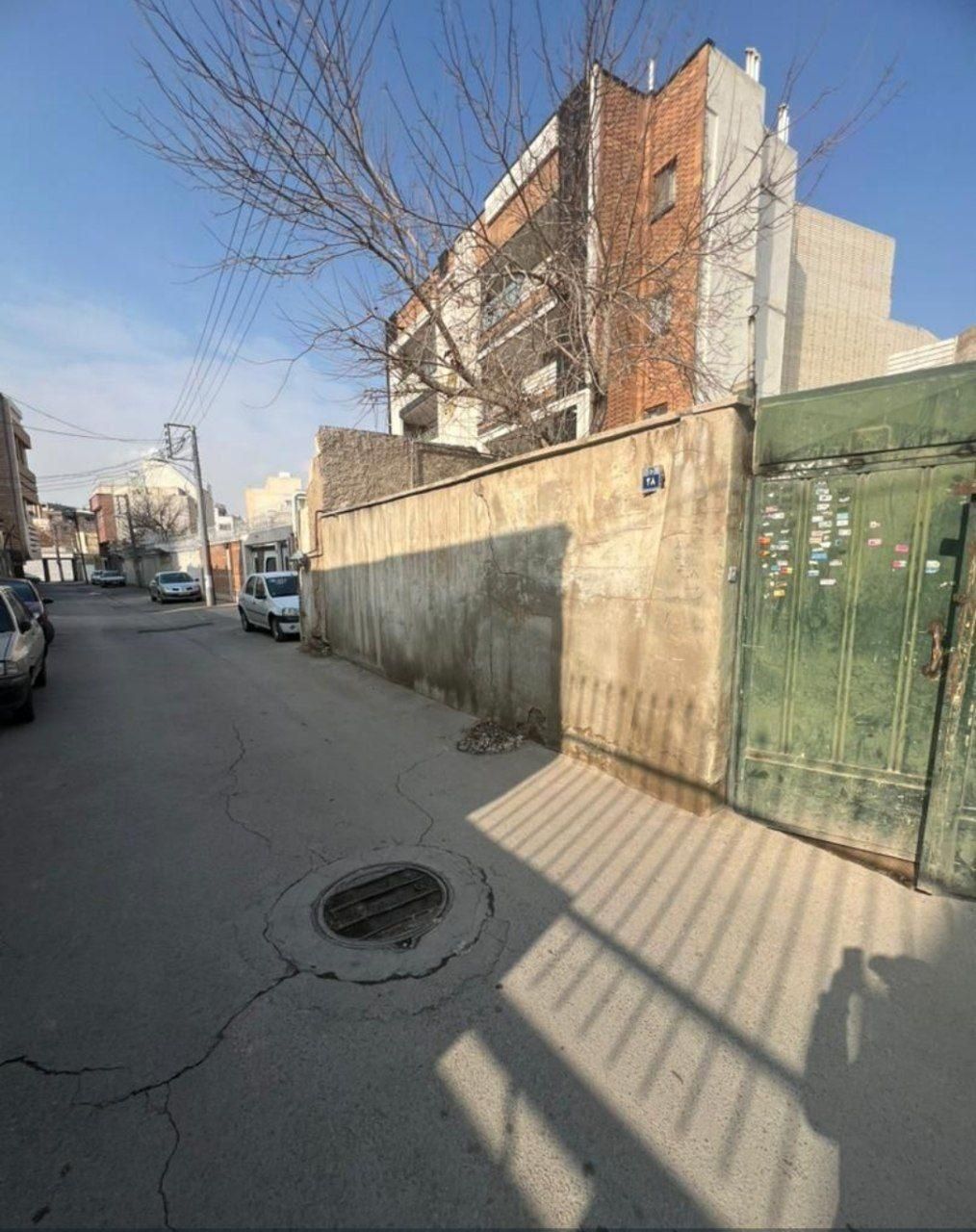 خانه کلنگی دو نبش در یکی از بهترین خیابان‌های شهر|فروش خانه و ویلا|اصفهان, درب کوشک|دیوار
