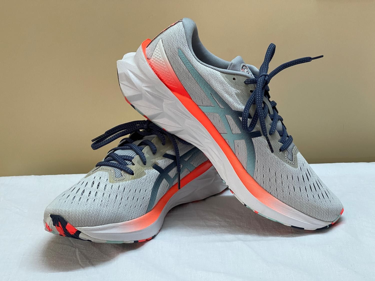 کفش ورزشی اورجینال اسیکس مدل Asics Novablast 2|کیف، کفش، کمربند|تهران, کوی فردوس|دیوار