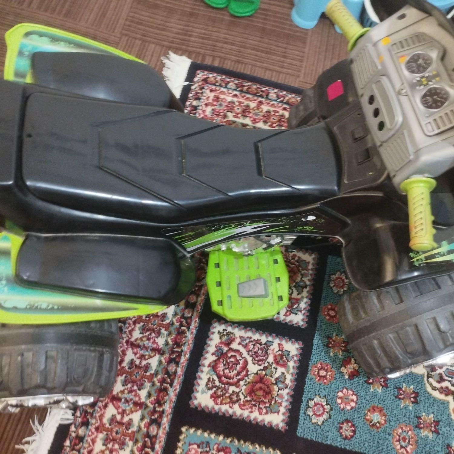 ماشین شارژی چهار چرخ|اسباب و اثاث بچه|نیشابور, شهرک ولیعصر|دیوار