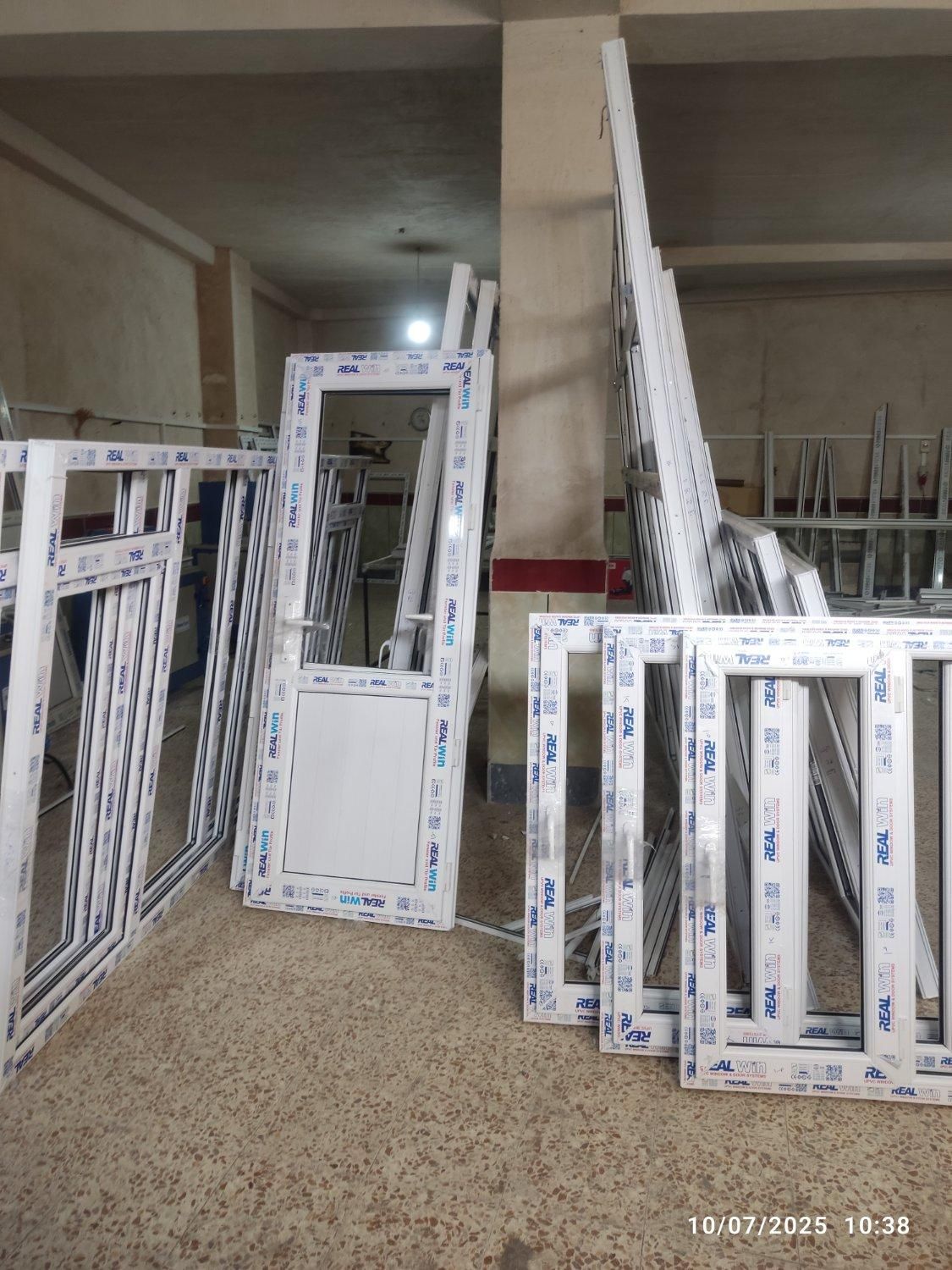 درب و پنجره UPVC|خدمات پیشه و مهارت|اهر, |دیوار