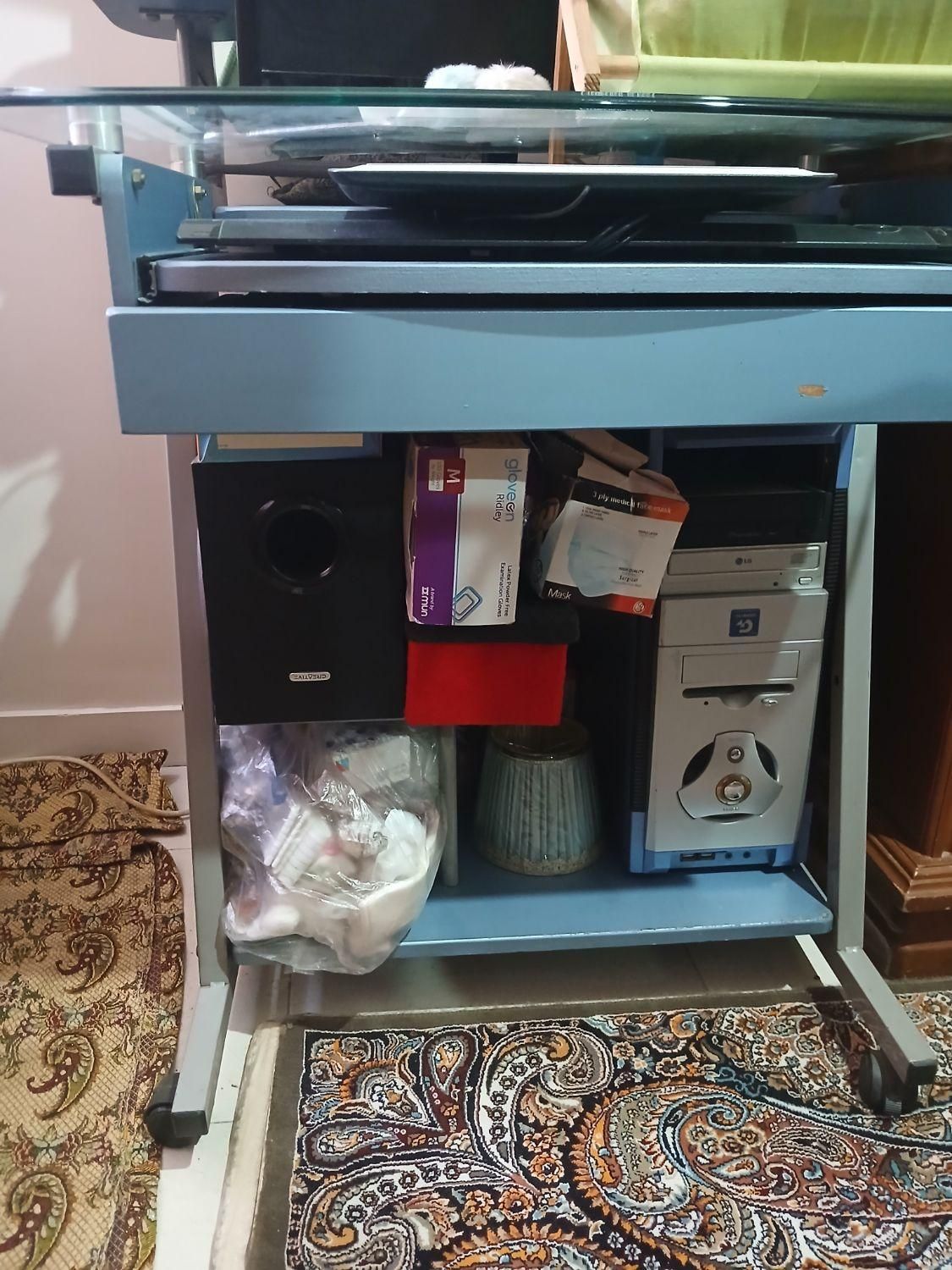 میز کامپیوتر چرخ دار دارای قفسه کتابخانه در حد نو|میز تحریر و کامپیوتر|تهران, مسعودیه|دیوار