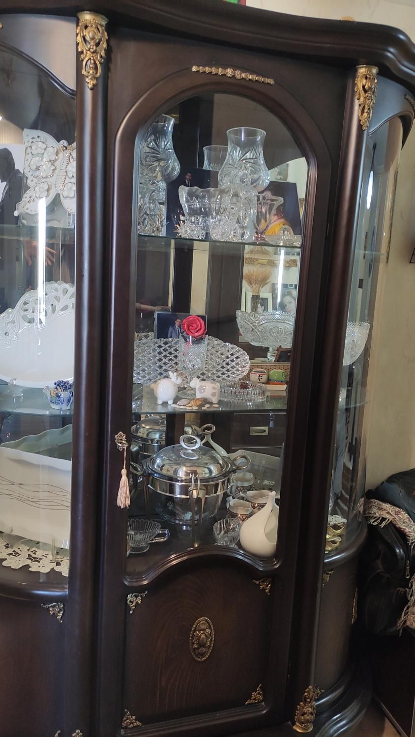 بوفه چوبی وشیشه  آینه بسیار تمیز با چراغ کنترلی|بوفه، ویترین، کنسول|تهران, شهرک پرواز|دیوار