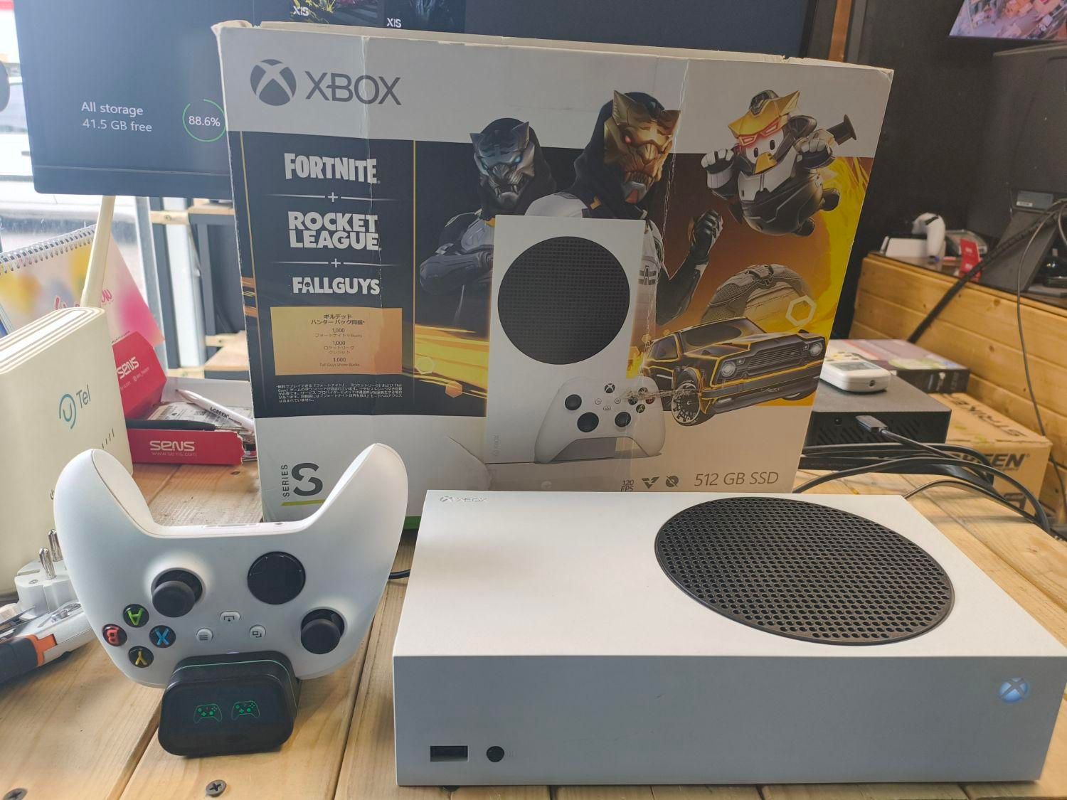 xbox series s فول گیم بهمراه باتری و داک شارژ|کنسول، بازی ویدئویی و آنلاین|رشت, فلسطین|دیوار