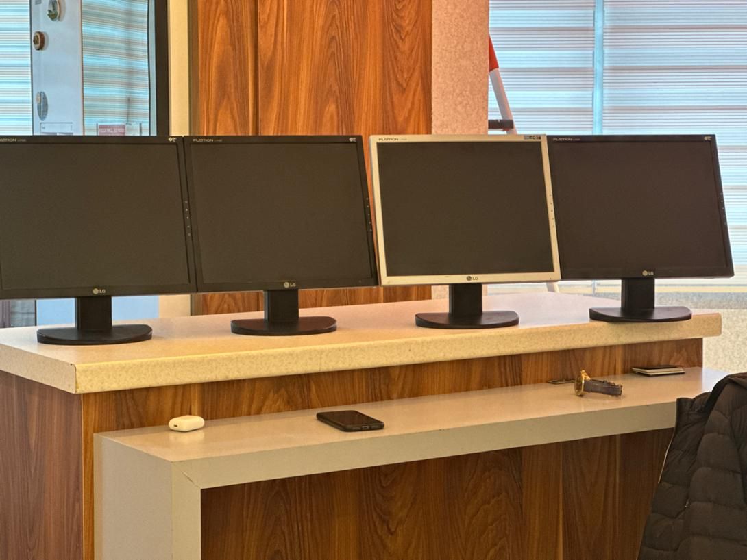 مانیتور LG و Samsung بسیار تمیز17 اینچ|قطعات و لوازم جانبی رایانه|تهران, ونک|دیوار