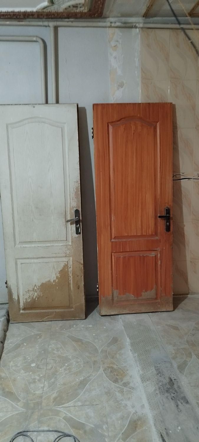 دوعدد درب چوبی کار کرده در ابعاد ۸۰ عرض ۱۸۰طول|مصالح و تجهیزات ساختمان|ساوه, |دیوار
