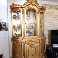 بوفه کنده کاری با چوب گردو و دو طرف شیشه خم‌و زیبا|بوفه، ویترین، کنسول|تهران, فیروزآبادی|دیوار