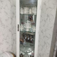 بوفه کاملا سالم و بدون زدگی هس فقط قاب قفلش شکسته|بوفه، ویترین، کنسول|شیراز, سجاد (بنی هاشم)|دیوار