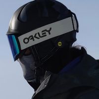 هلمت و عینک اسنوبرد اوکلی Oakley|ورزش‌های زمستانی|تهران, چیتگر|دیوار