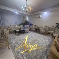 آپارتمانی-دارای-حیاط-خلوت-شیک