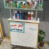 میزعطر(ویترین عطر)وتعدادی عطرواسپری بدن بصورت یکجا|فروشگاه و مغازه|تهران, اتابک|دیوار