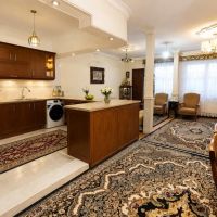 خانه-ویلایی-همکف-و-بالا-حیاط-دار-بازسازی-شده
