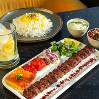 نیرو جهت کار در کافه رستوران ساده تا حرفه ای|استخدام خدمات فروشگاه و رستوران|تهران, تجریش|دیوار