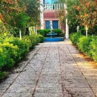 باغ-اعیان-کلاسیک-شهرکی-570متری-سند-رسمی