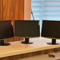 مانیتور LG و Samsung بسیار تمیز17 اینچ|قطعات و لوازم جانبی رایانه|تهران, ونک|دیوار