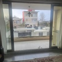 آپارتمان-با-چشم-انداز-دریای-آبی-و-صدای-امواج