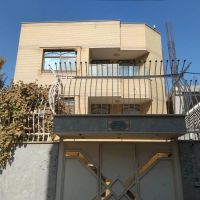 ویلایی-دربستی-دو-طبقه-با-حیاط-دلباز