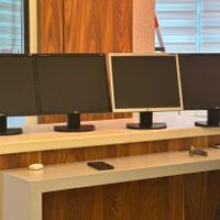 مانیتور LG و Samsung بسیار تمیز17 اینچ|قطعات و لوازم جانبی رایانه|تهران, ونک|دیوار