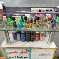 میزعطر(ویترین عطر)وتعدادی عطرواسپری بدن بصورت یکجا|فروشگاه و مغازه|تهران, اتابک|دیوار