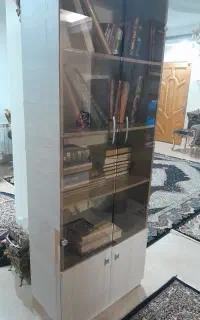 کتابخانه بزرگ و جادار