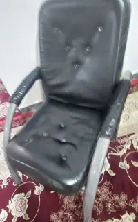 یک عدد صندلی اداری  در حد نو
