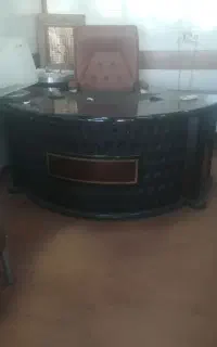 صندلی انتظار به همراه میز اداری