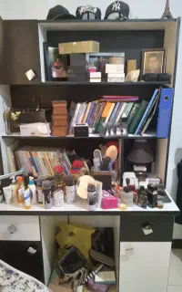 یکعدد کتابخانه با میز کامپیوتر جنس ام دی اف