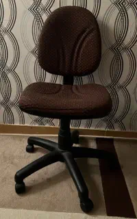 صندلی چرخشی سالم