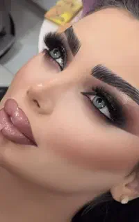 خدمات وآموزش میکاپ و کاشت ناخن با تخفیف ویژه