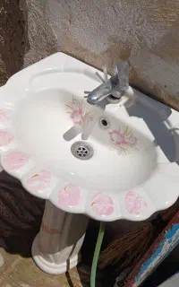 کاشی و روشویی