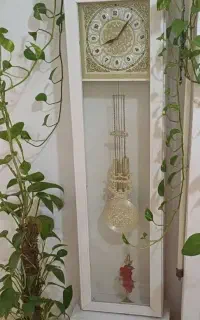 ساعت ایستاده سفید