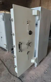 گاوصندوق ایستاده مناسب بانک وطلا فروشی