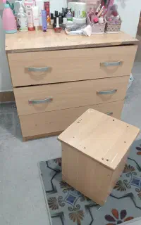 تخت ومیز