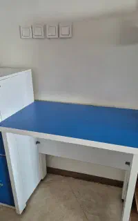 میزتحریر و کتابخانه