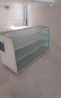 ویترین فلزی قدیمی