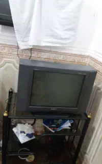 تلوزیون۲۱اینچ با میزش