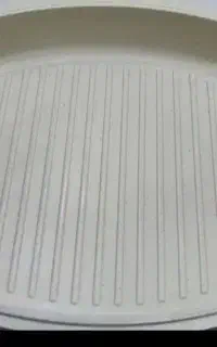 یک عدد تابه گرانیتی المانی و دو عدد مرغ خوری