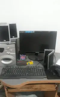 مانیتور با وسایل