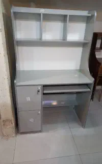 میز تحریر پیانویی