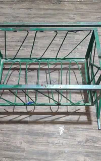 قفس و گهواره آهنی