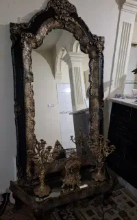 آیینه و شمعدان ایستاده